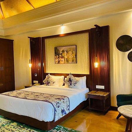 The Ananta Udaipur Hotel Exterior photo