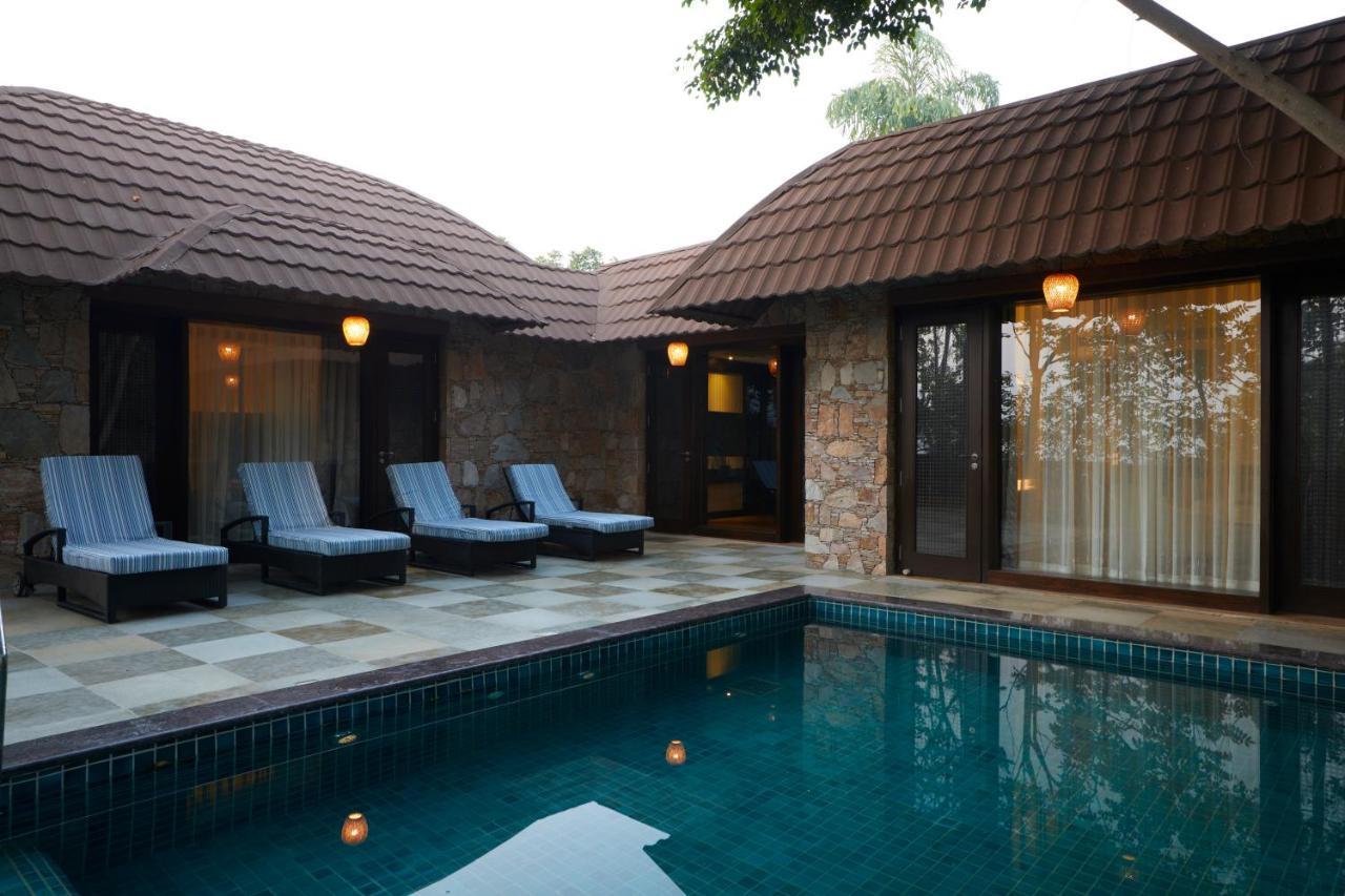 The Ananta Udaipur Hotel Exterior photo