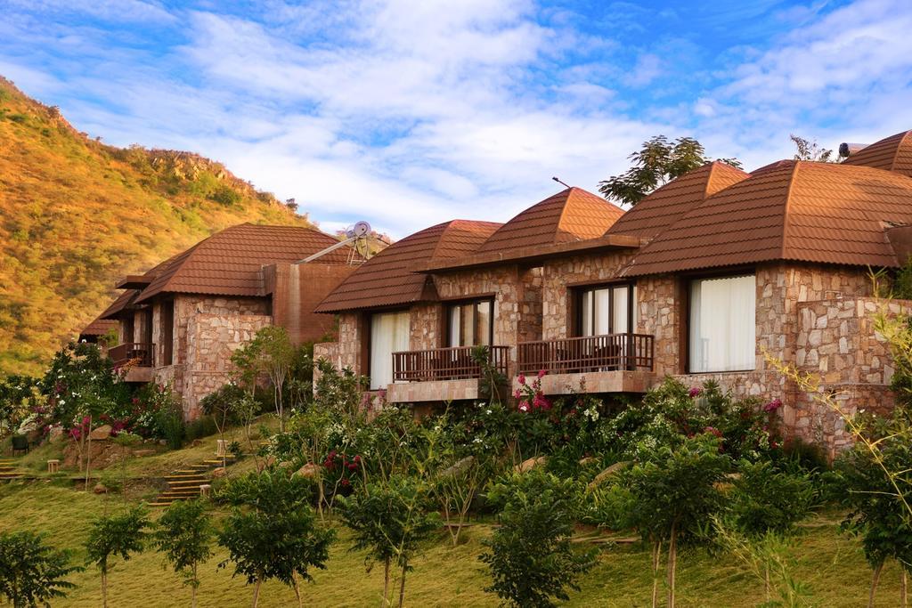 The Ananta Udaipur Hotel Exterior photo