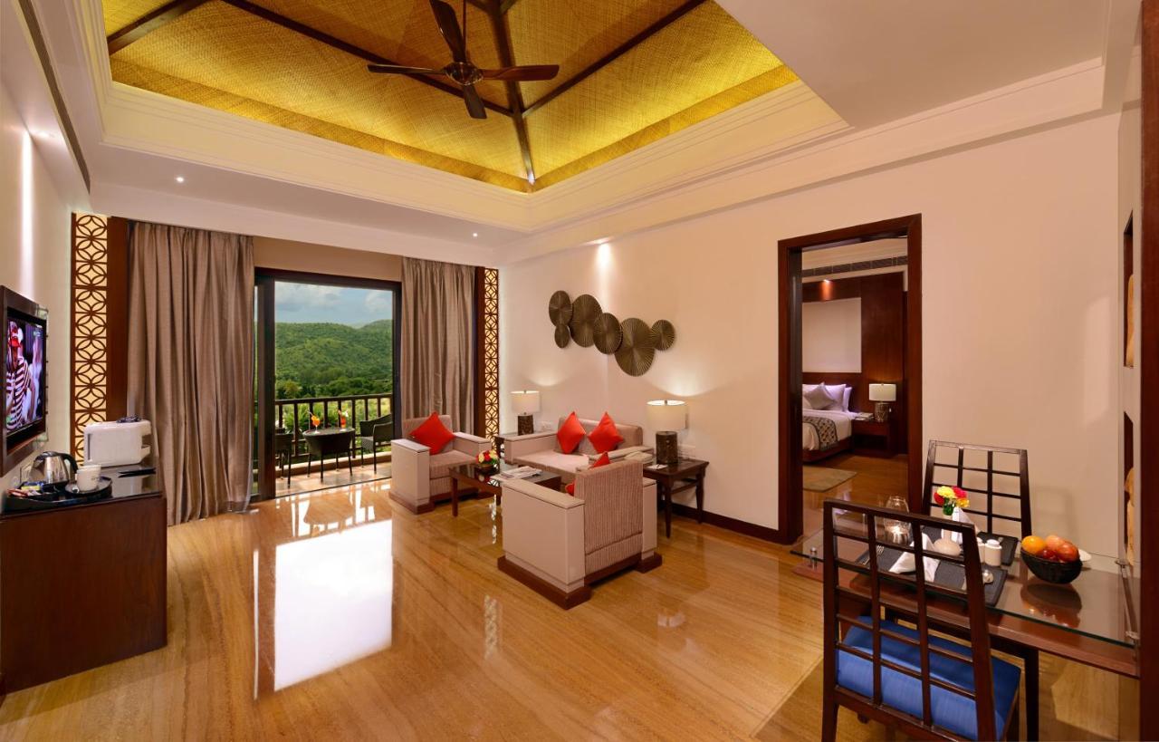 The Ananta Udaipur Hotel Exterior photo